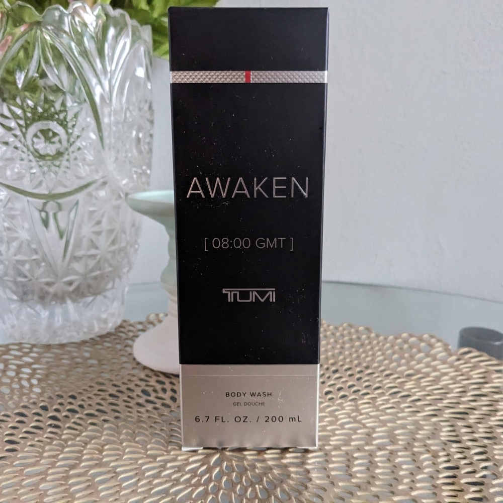 Tumi Awaken Body Wash in Black and Silver